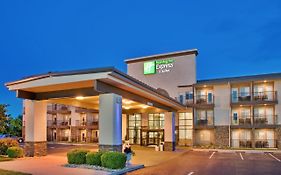 Holiday Inn Express Branson 76 Central